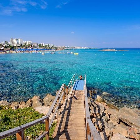 Villa Meredith Paralimni Exterior photo